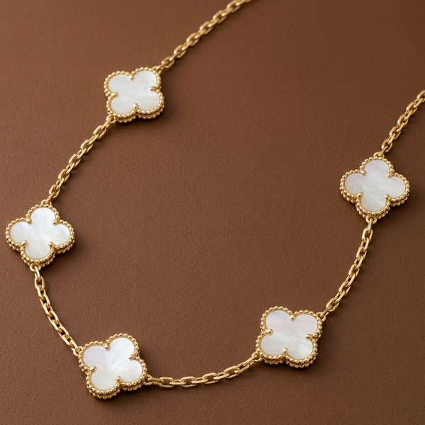 Ivory Clover Charm Necklace (Anti-Tarnish)