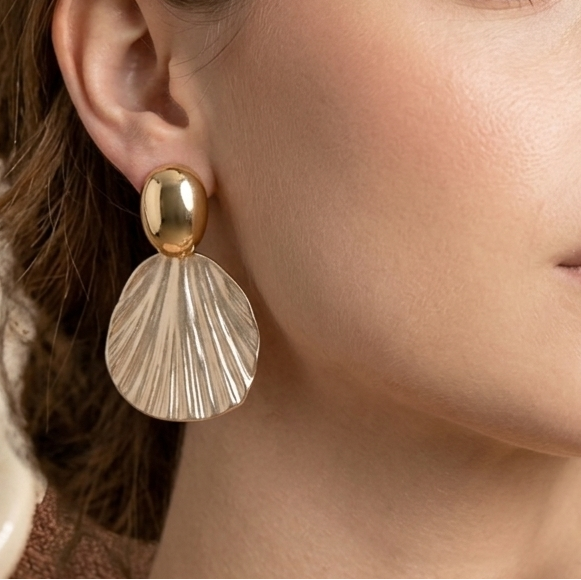 Golden Shell Drop Statement Earrings (Anti-Tarnish)