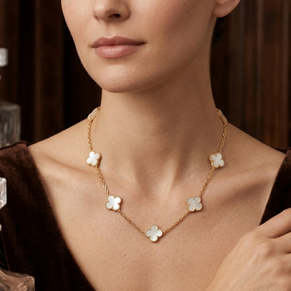 Ivory Clover Charm Necklace (Anti-Tarnish)
