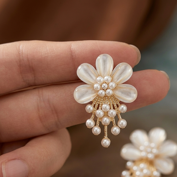 Ivory Bloom Pearl Drop Earrings (Anti-Tarnish)