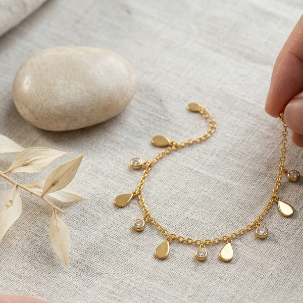 Golden Dew Drop Charm Bracelet (Anti-Tarnish)