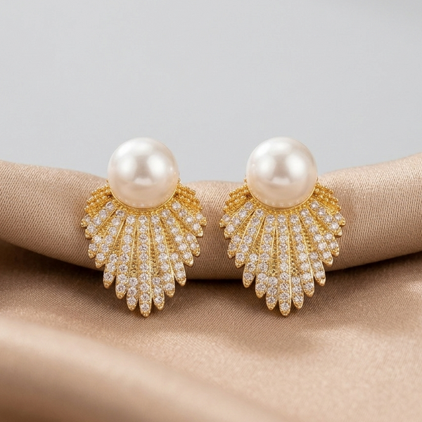 Pearl Radiance Fan Earrings (Anti-Tarnish)
