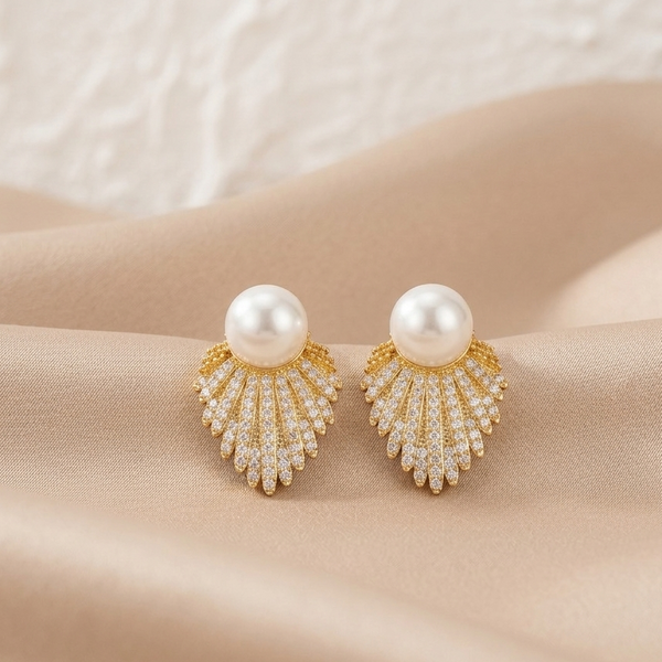 Pearl Radiance Fan Earrings (Anti-Tarnish)